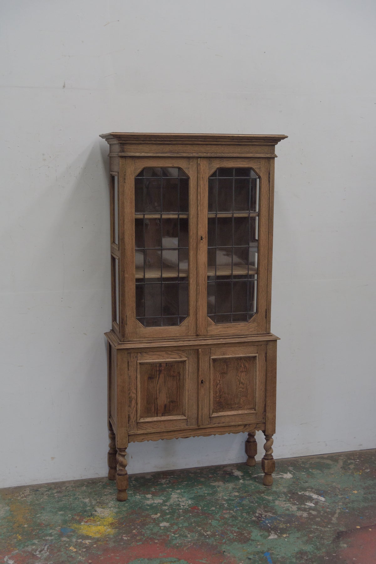 #9346 glass cabinet