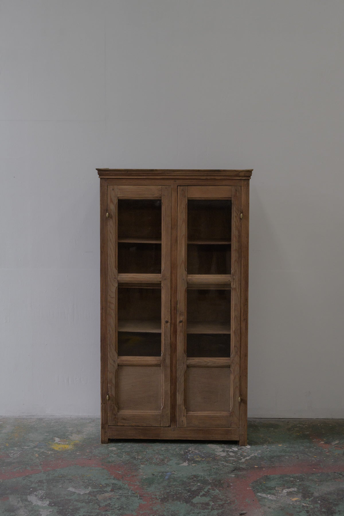 #0575 glass cabinet