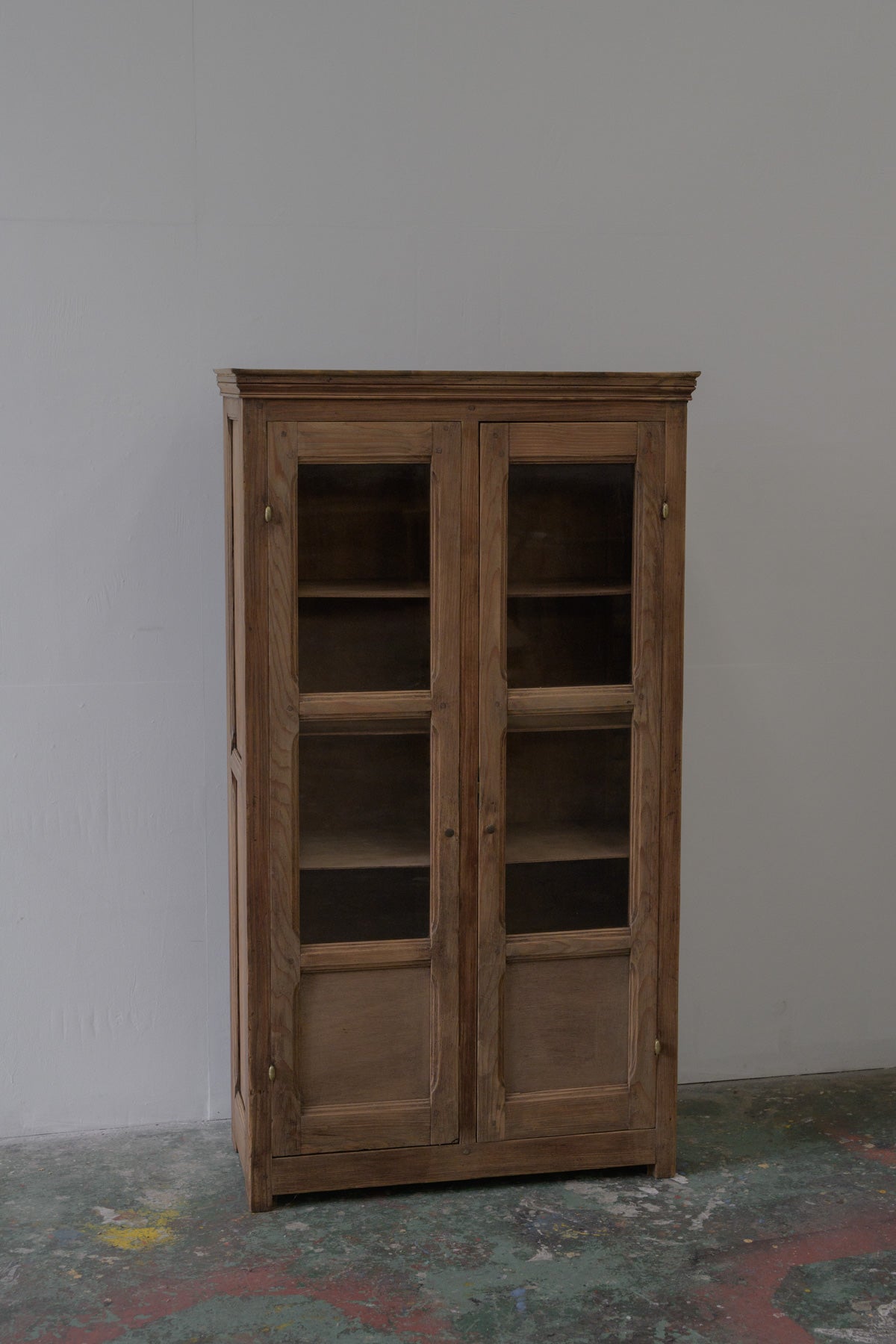 #0575 glass cabinet