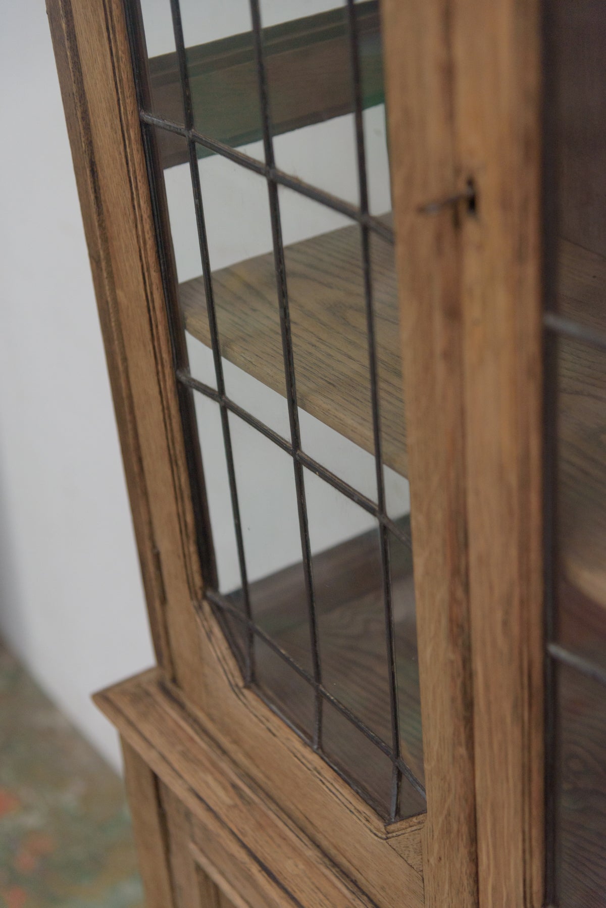 #9346 glass cabinet