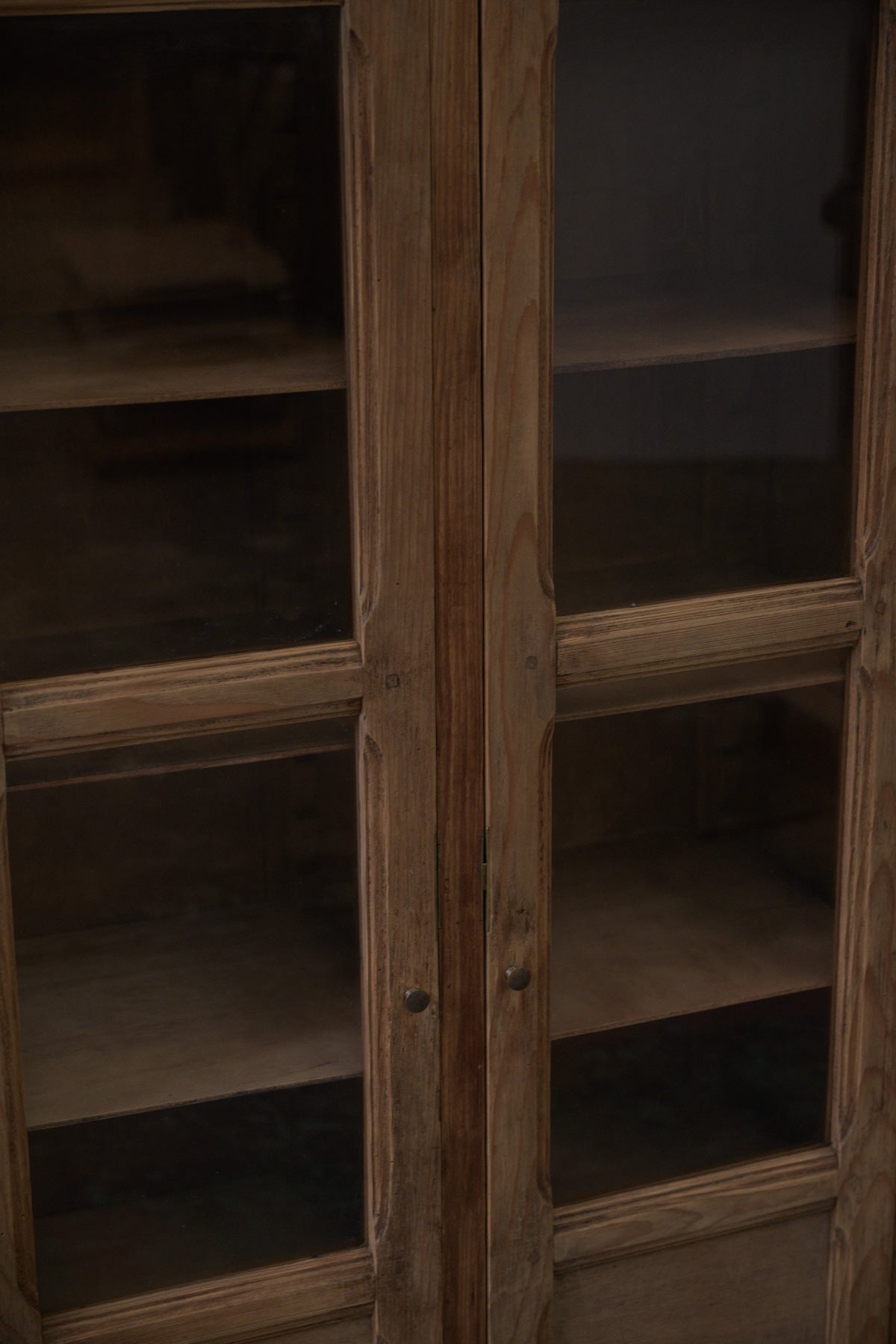 #0575 glass cabinet