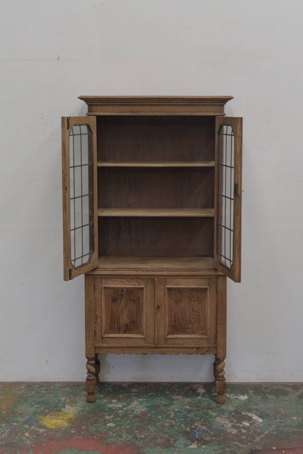 #9346 glass cabinet
