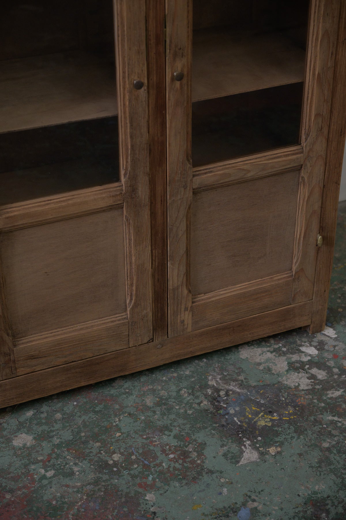 #0575 glass cabinet