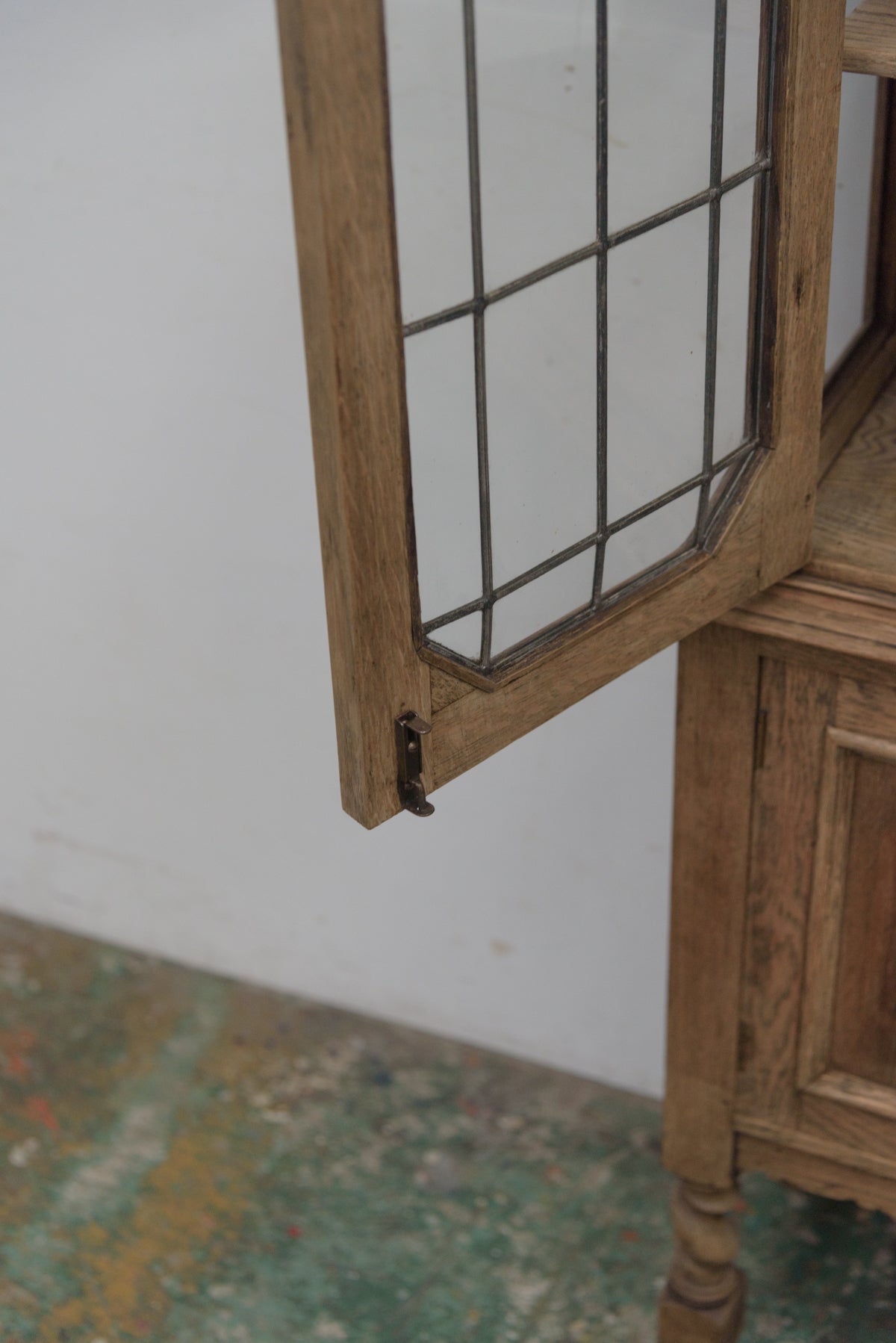 #9346 glass cabinet