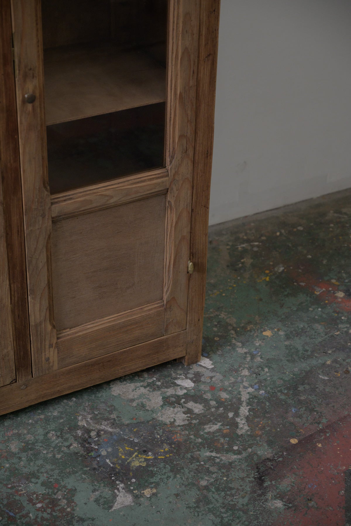 #0575 glass cabinet
