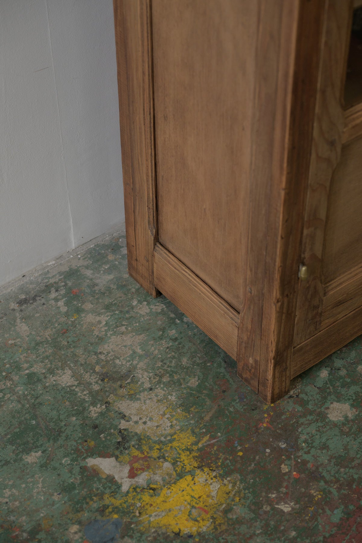 #0575 glass cabinet