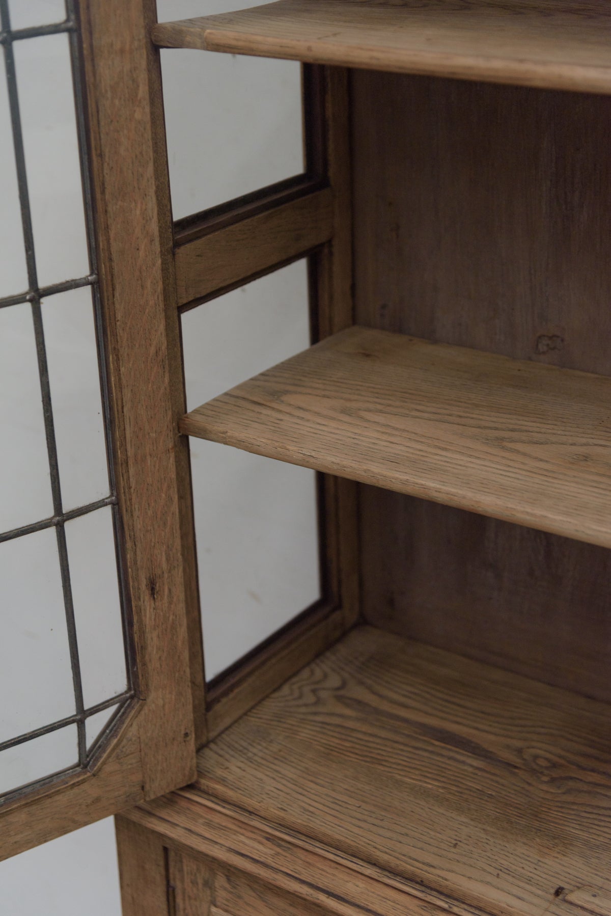 #9346 glass cabinet
