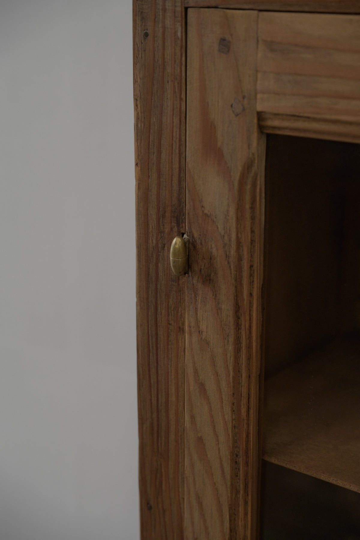 #0575 glass cabinet