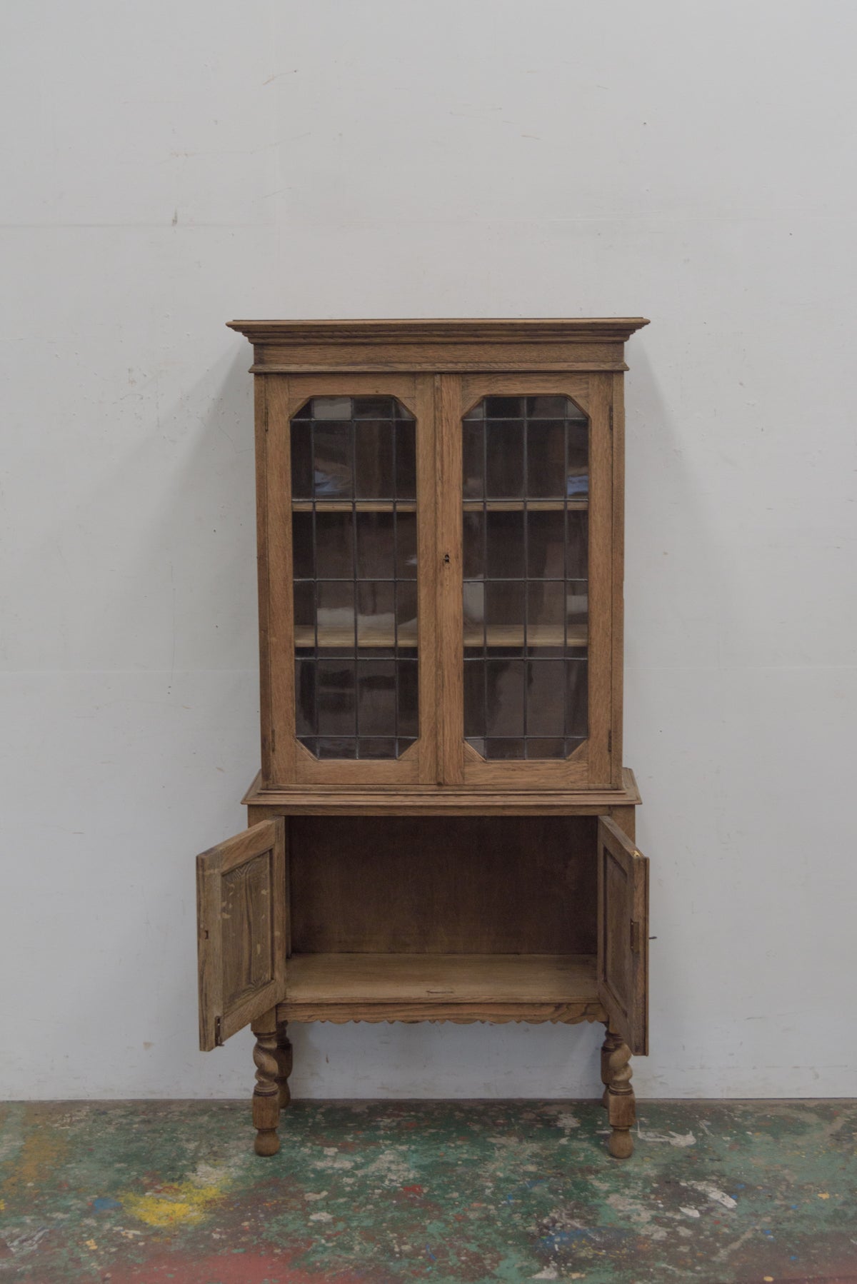 #9346 glass cabinet