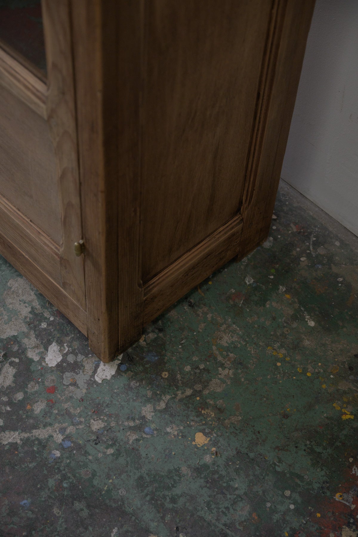 #0575 glass cabinet