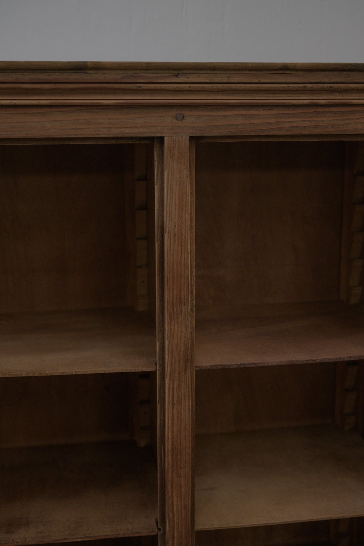 #0575 glass cabinet