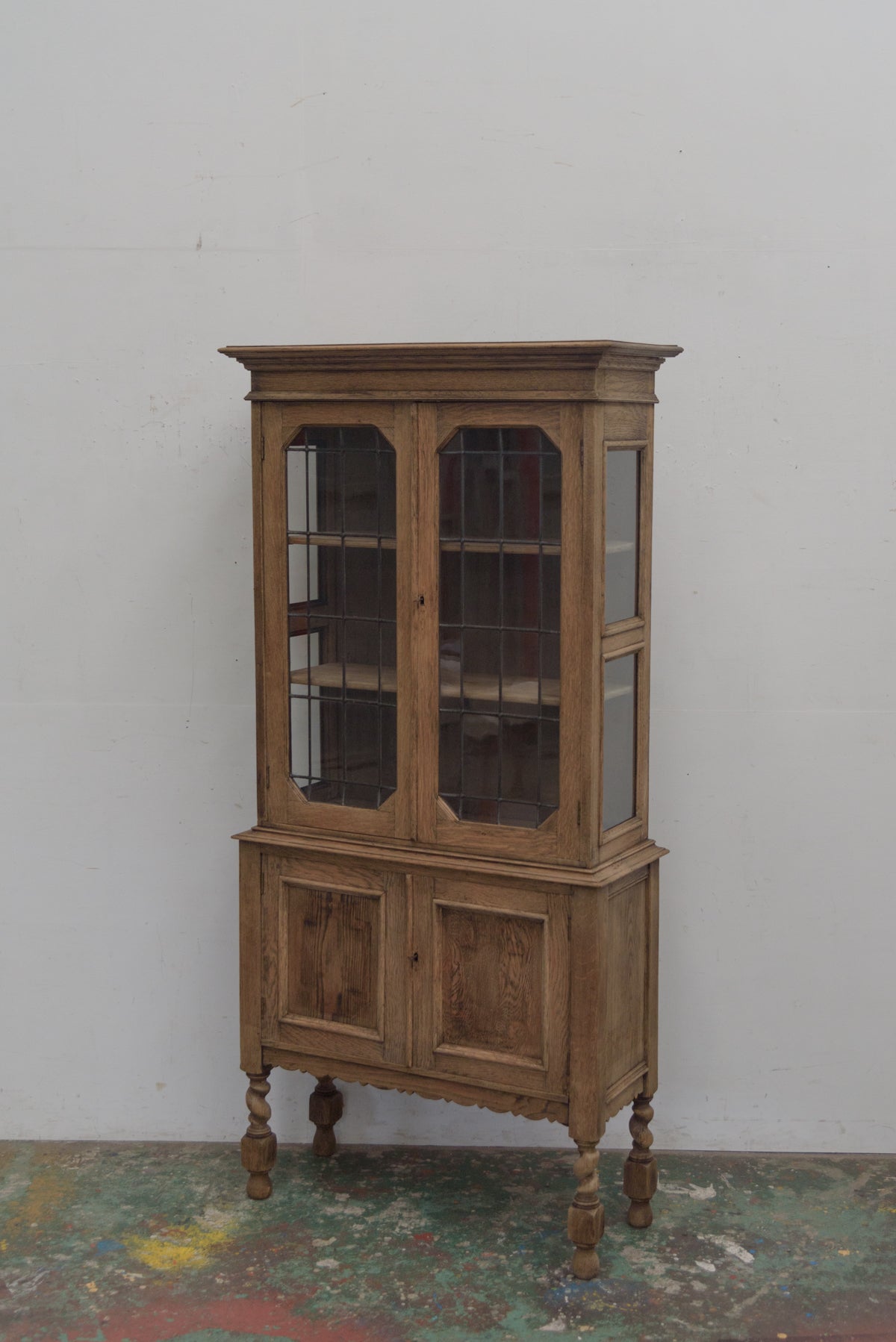 #9346 glass cabinet