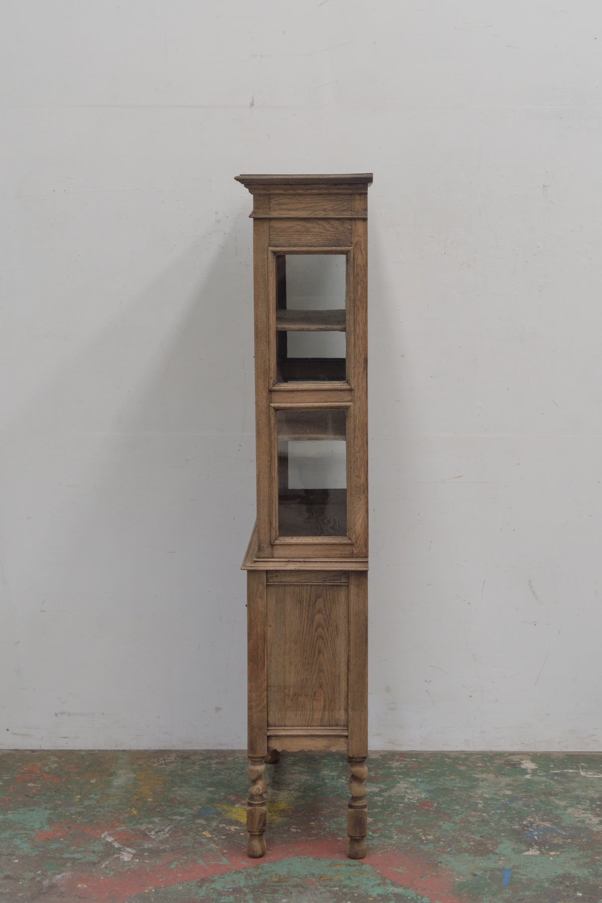 #9346 glass cabinet