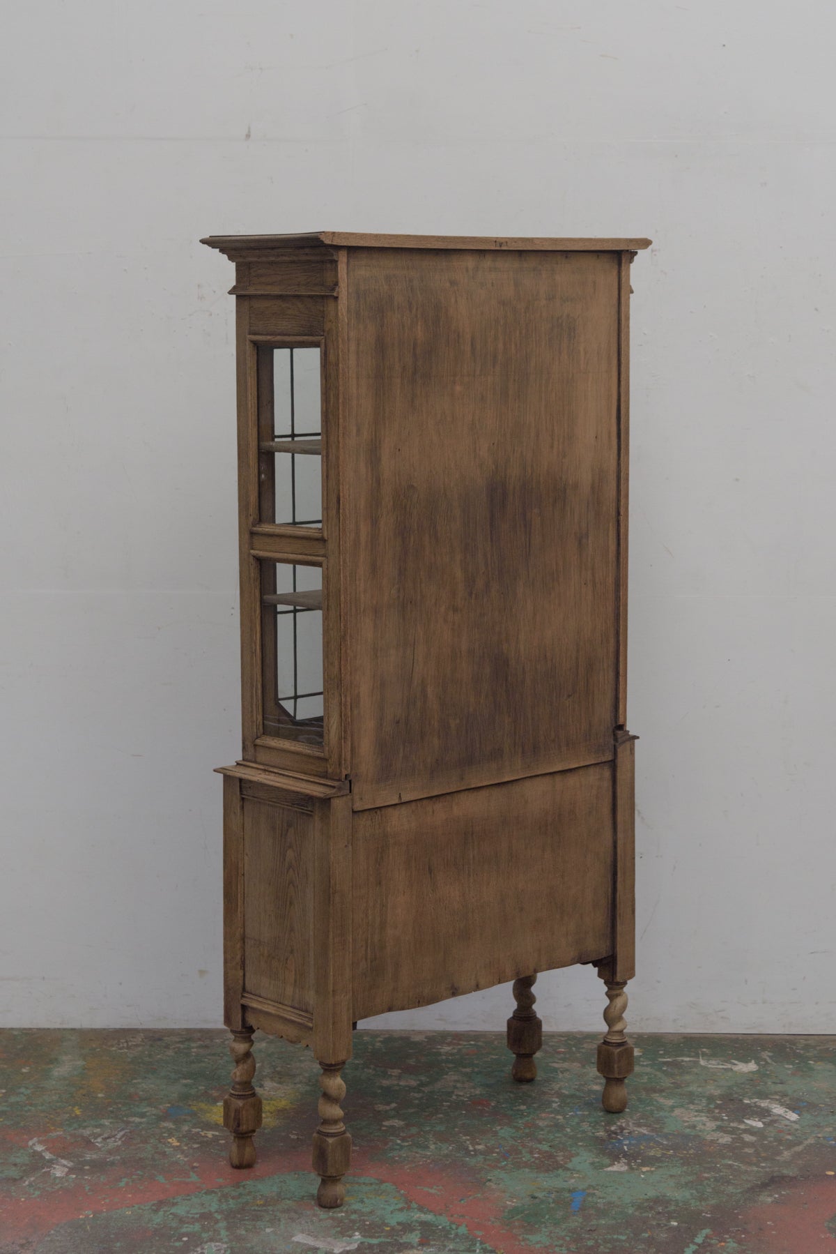 #9346 glass cabinet