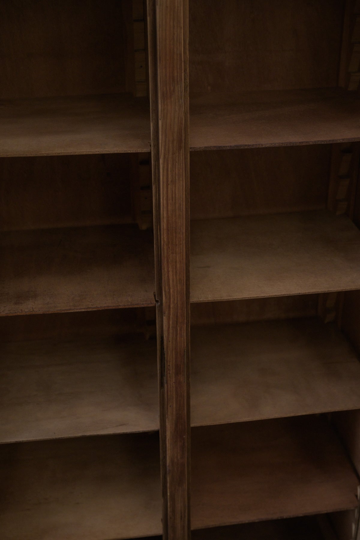 #0575 glass cabinet