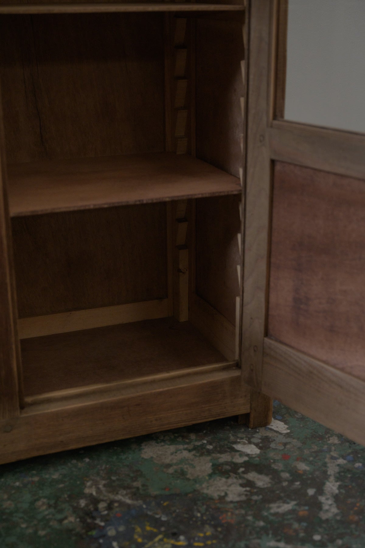#0575 glass cabinet