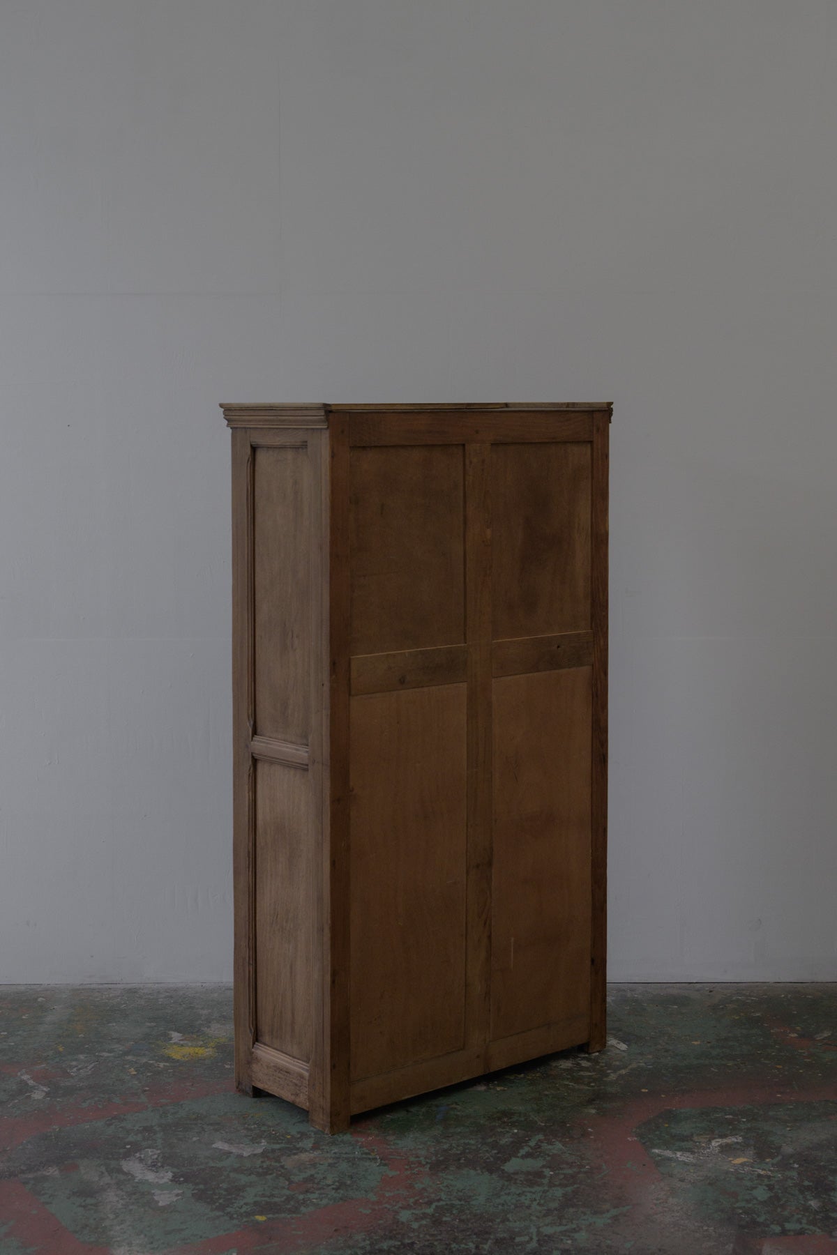 #0575 glass cabinet