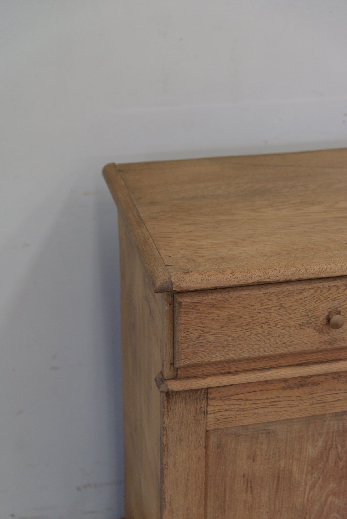 #9354 cabinet