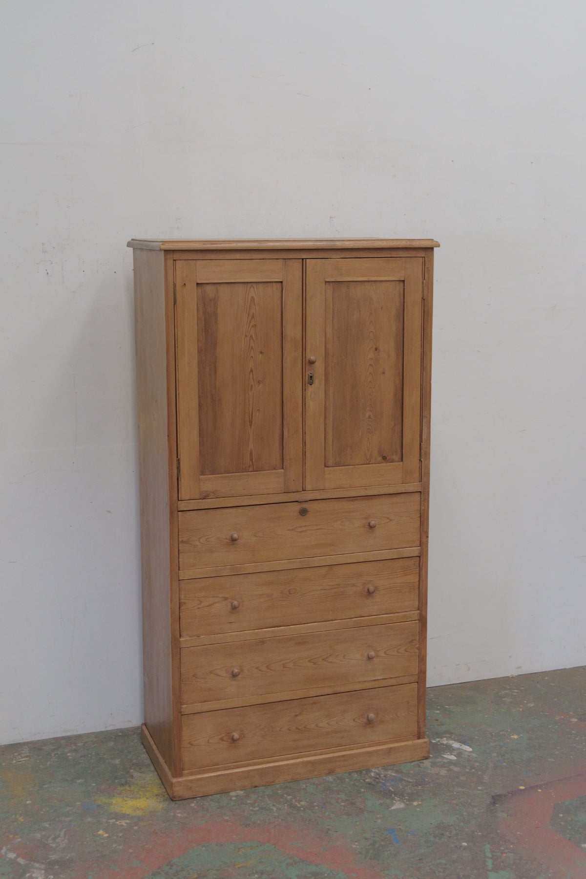 #8941 cabinet