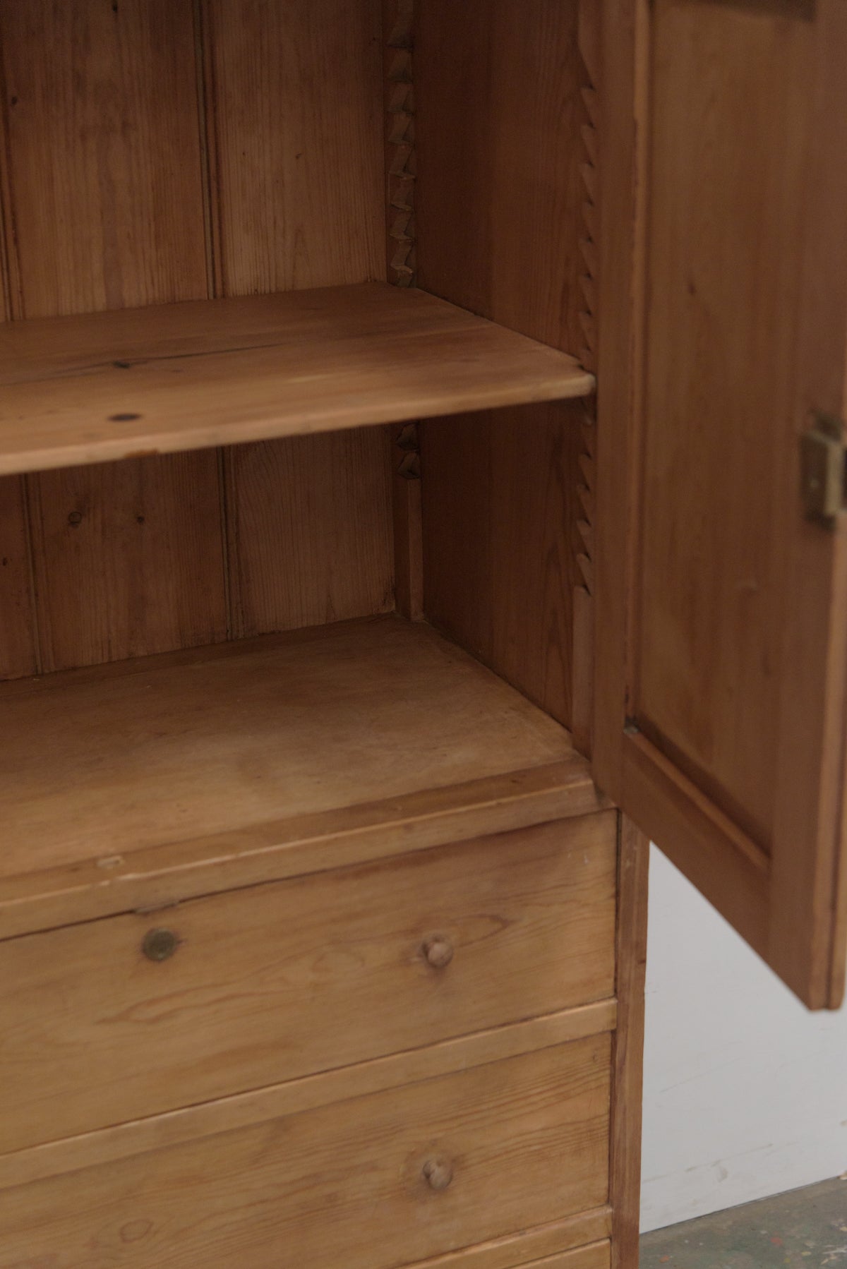 #8941 cabinet