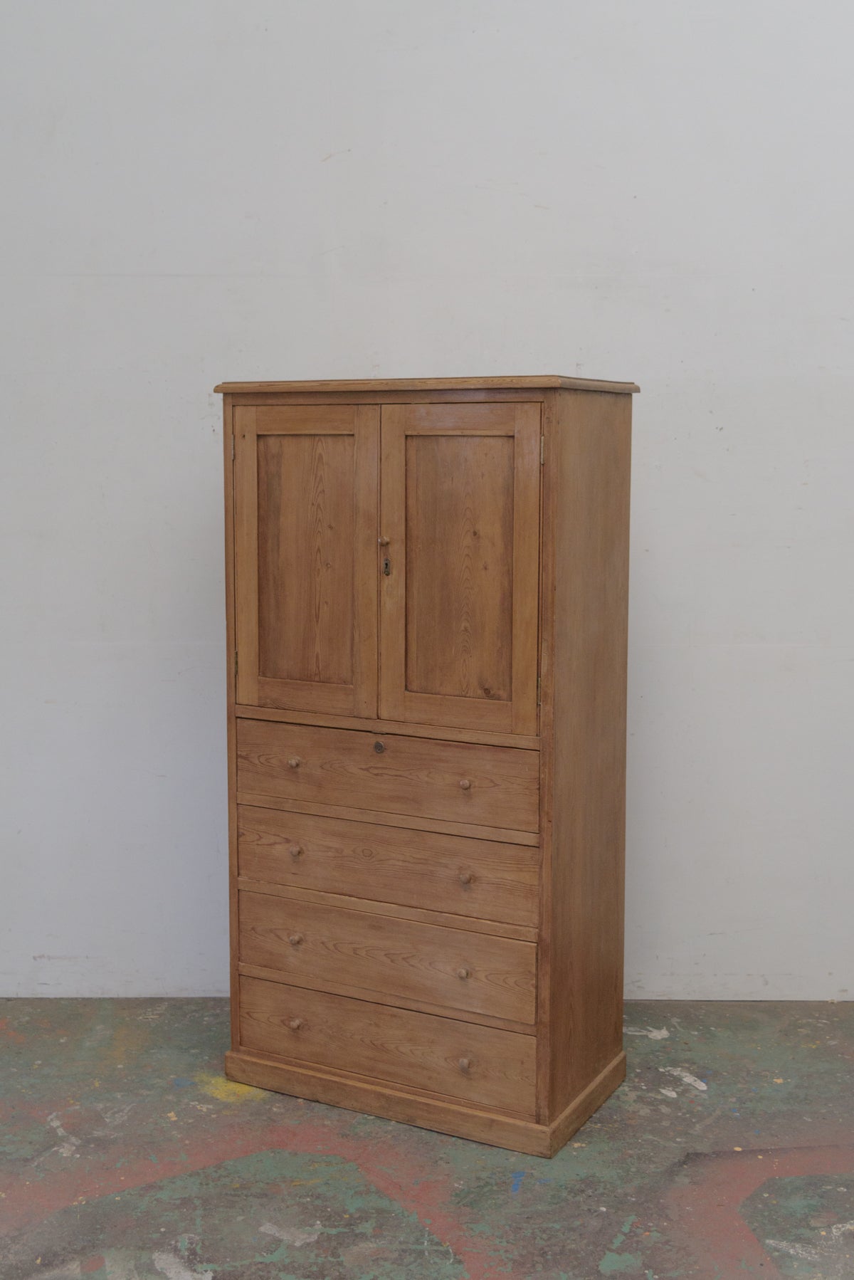 #8941 cabinet