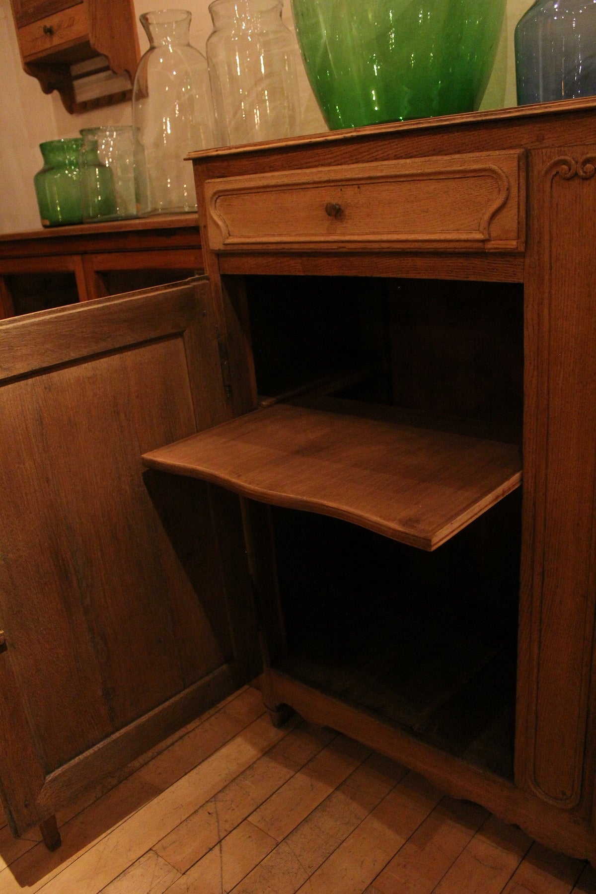 #9825 cabinet