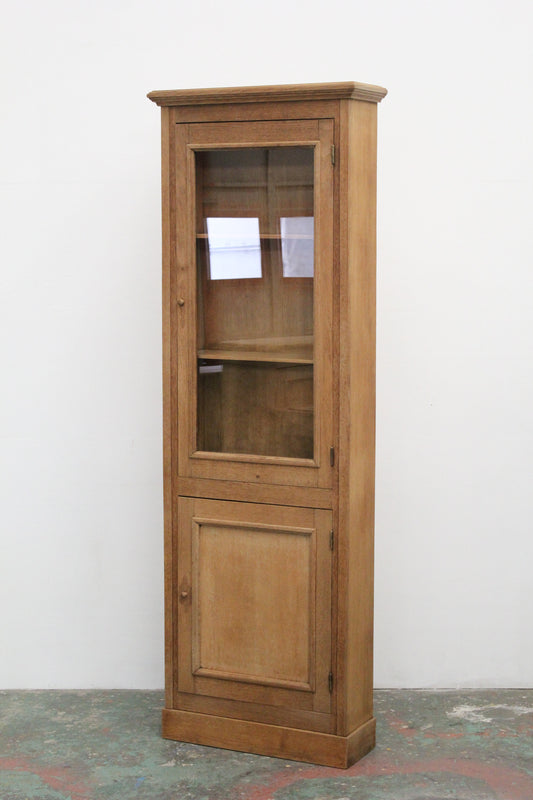 #1032 glass cabinet