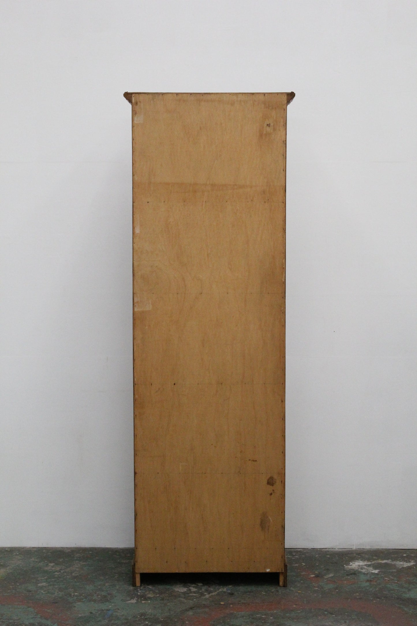 #1032 glass cabinet