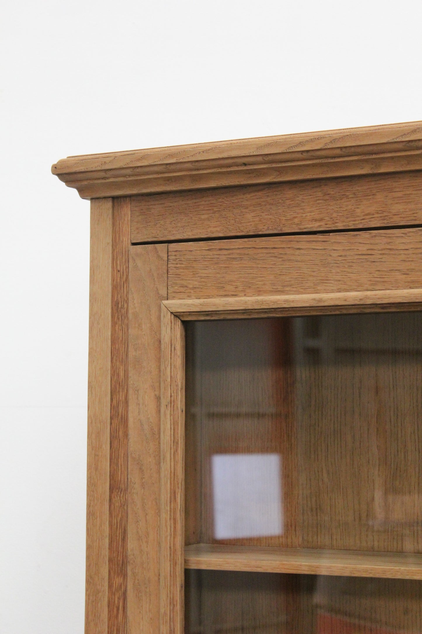 #1032 glass cabinet