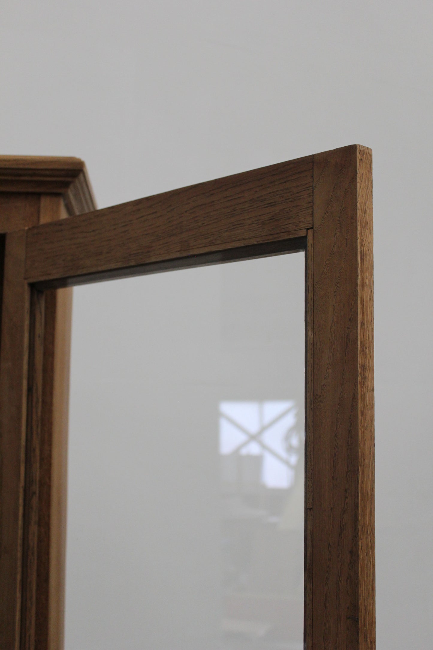 #1032 glass cabinet