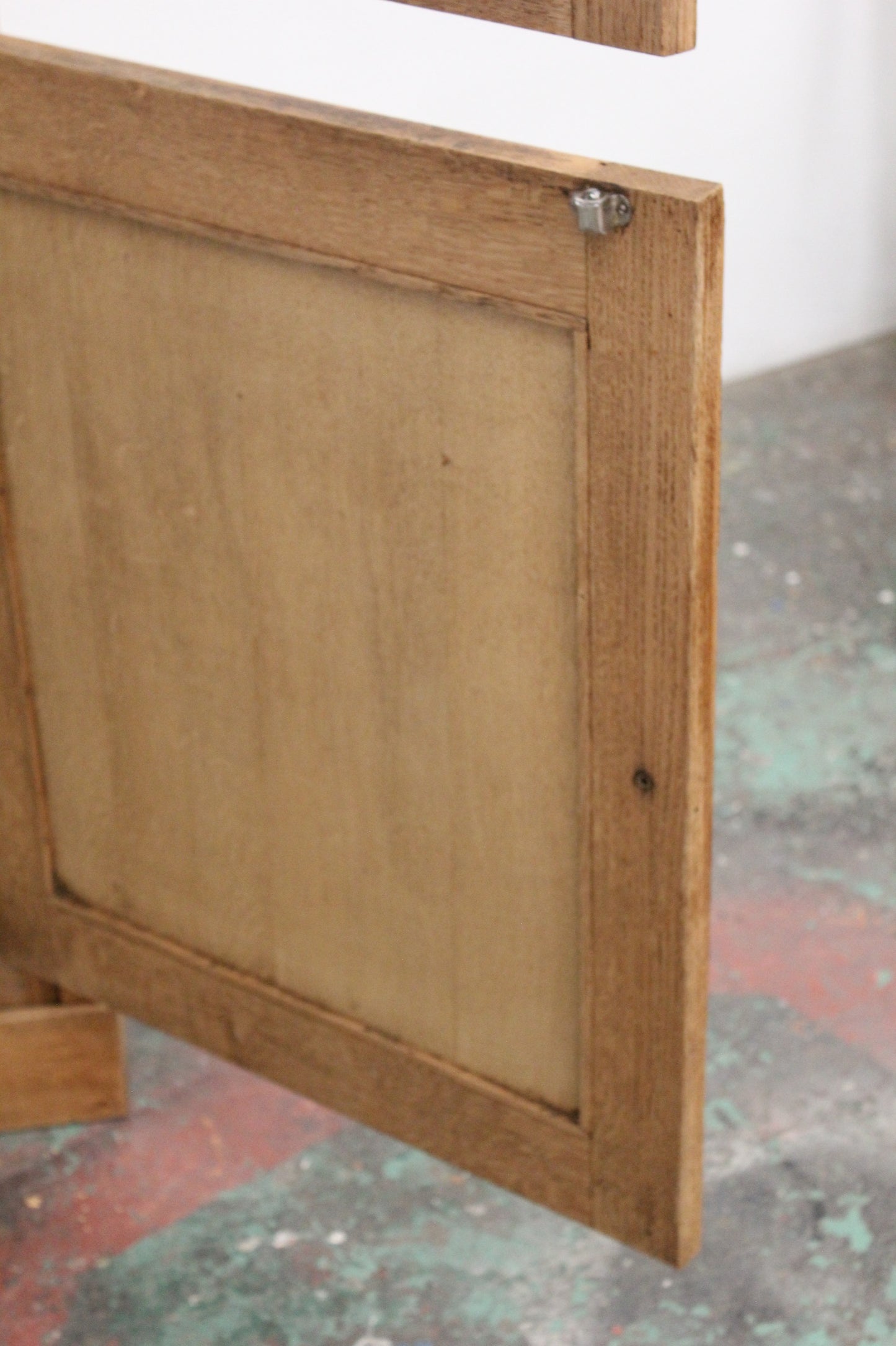 #1032 glass cabinet