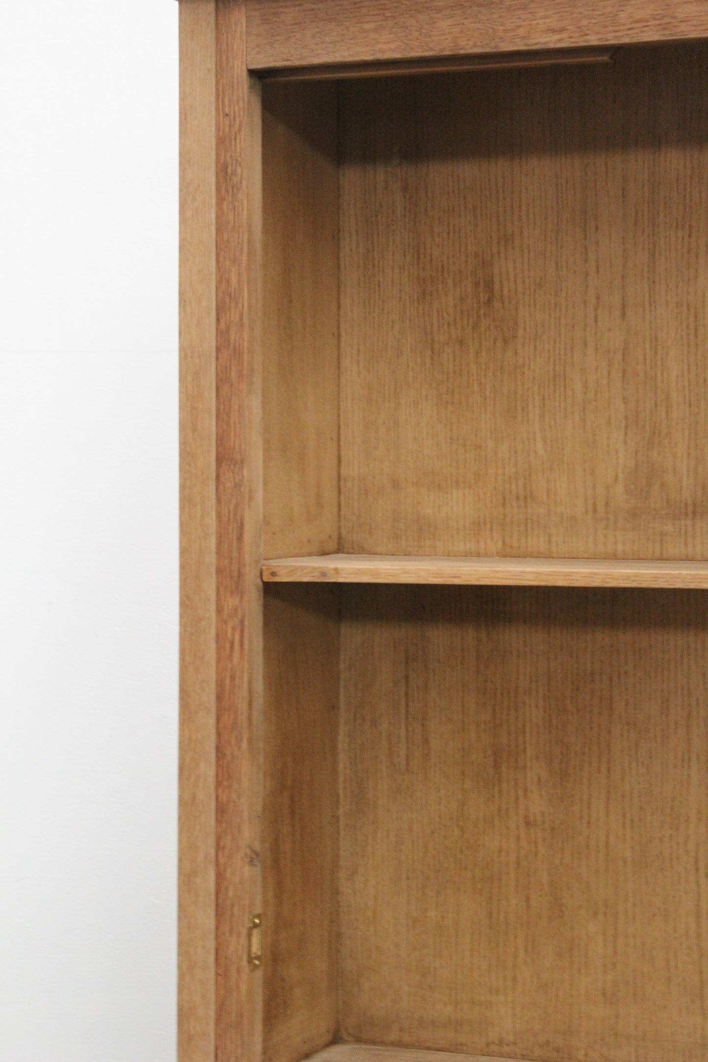 #1032 glass cabinet