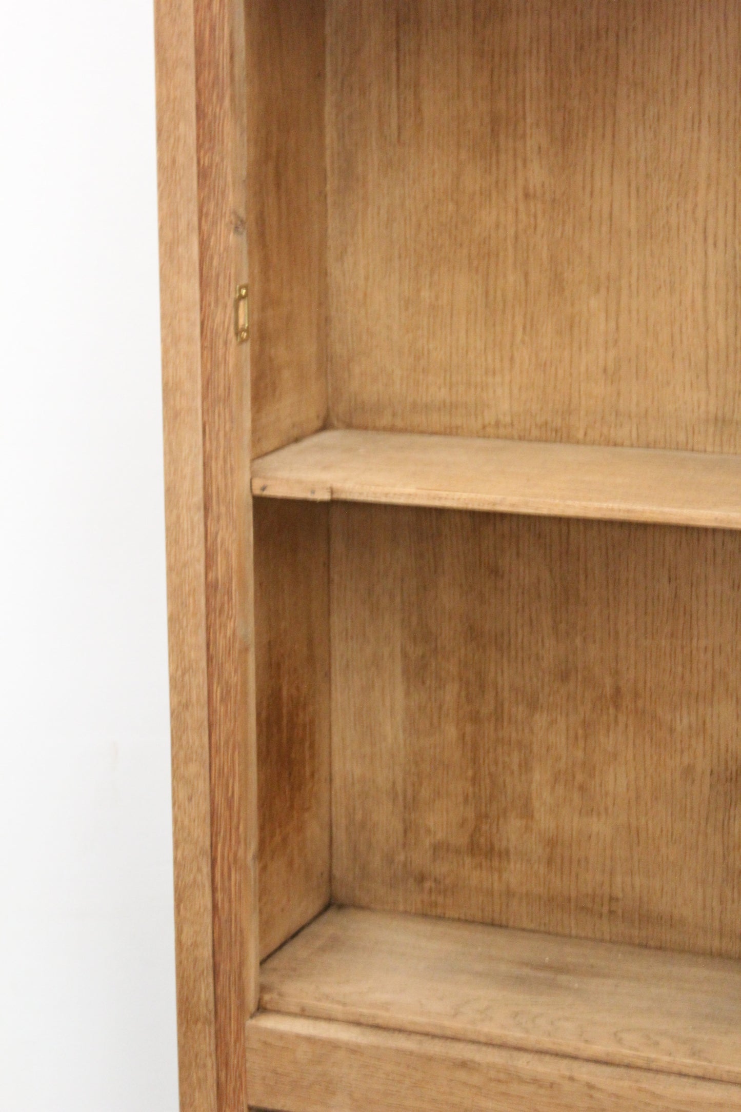 #1032 glass cabinet