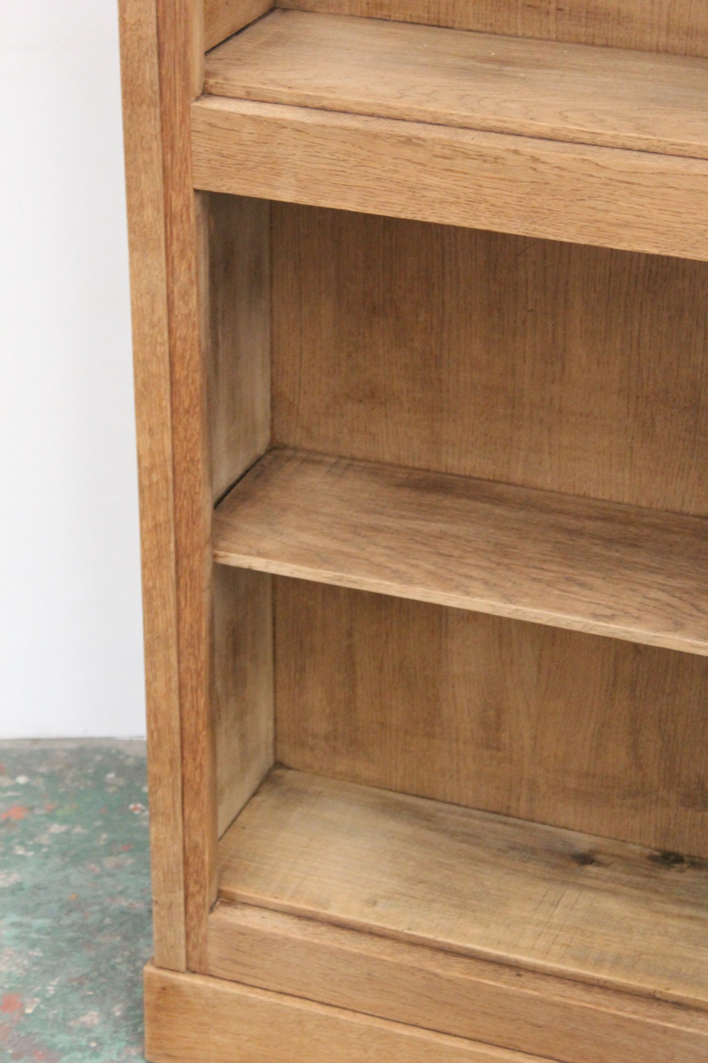#1032 glass cabinet