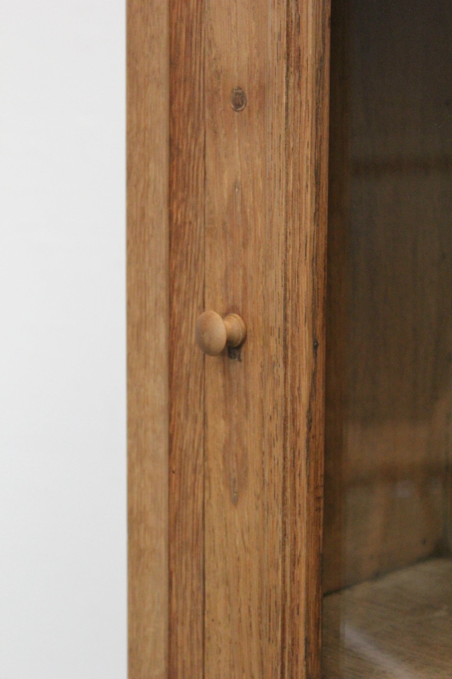 #1032 glass cabinet