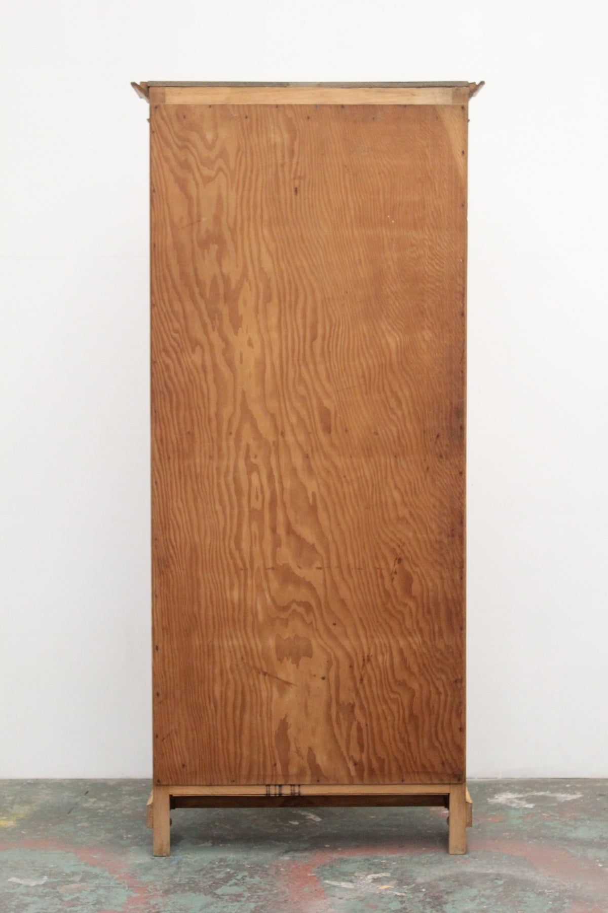 #1213 glass cabinet