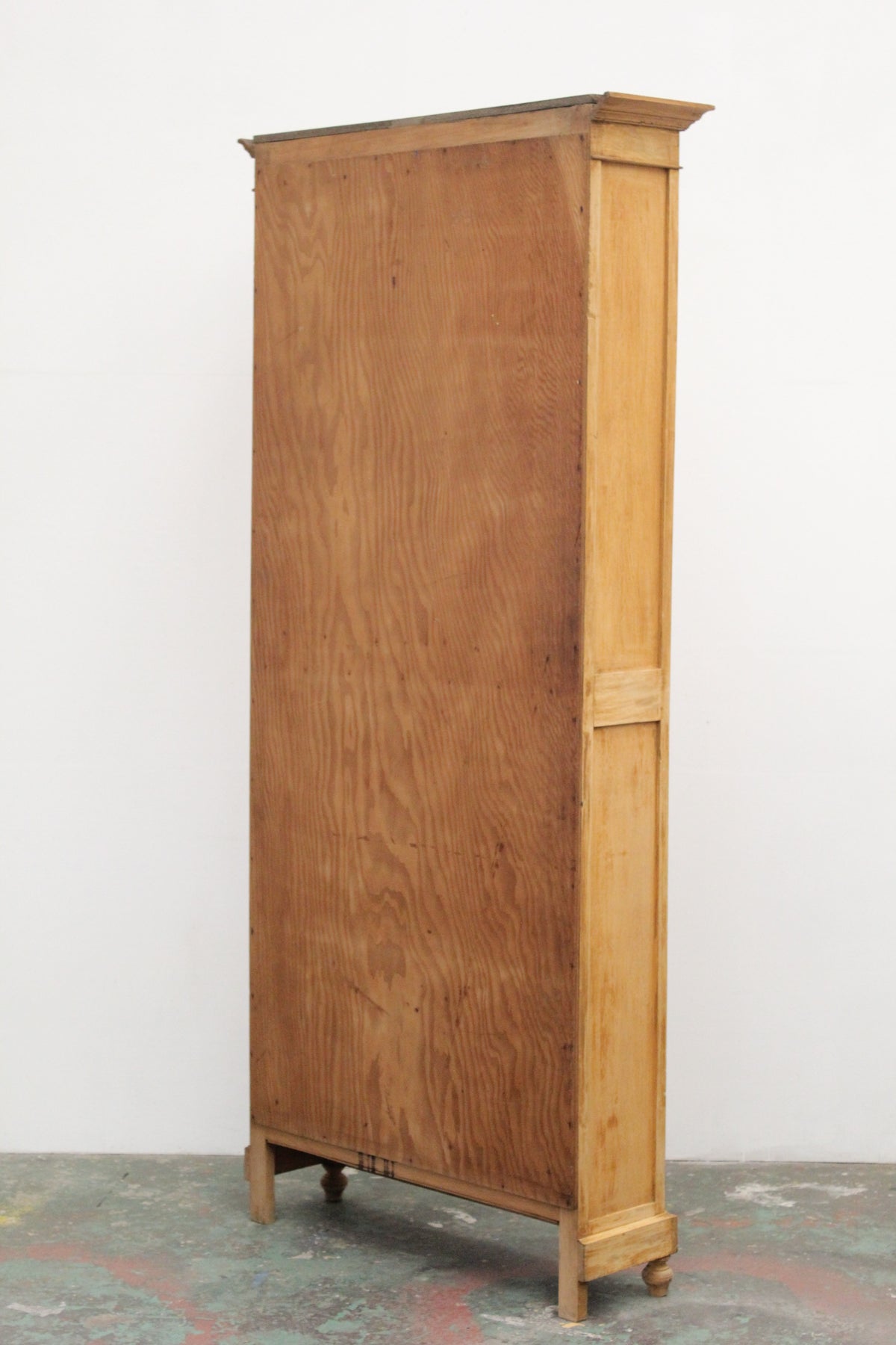 #1213 glass cabinet