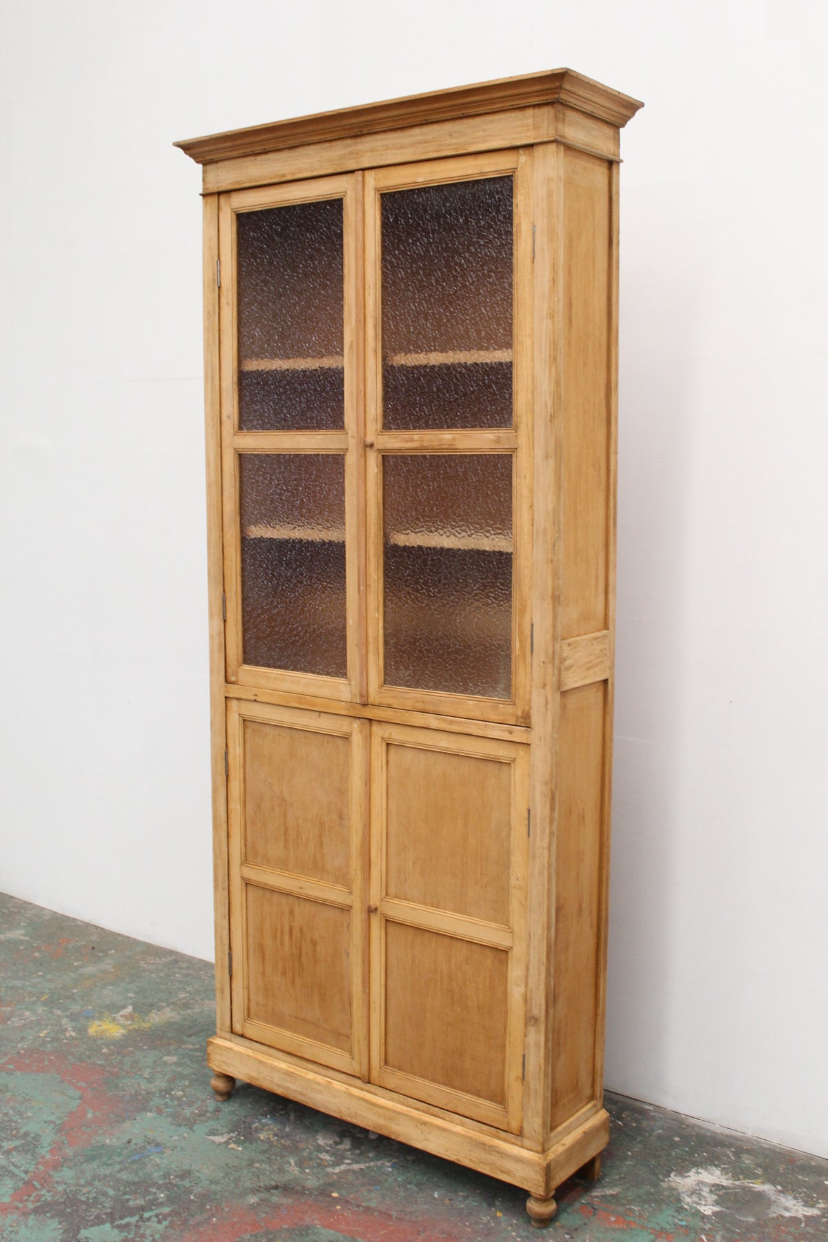 #1213 glass cabinet