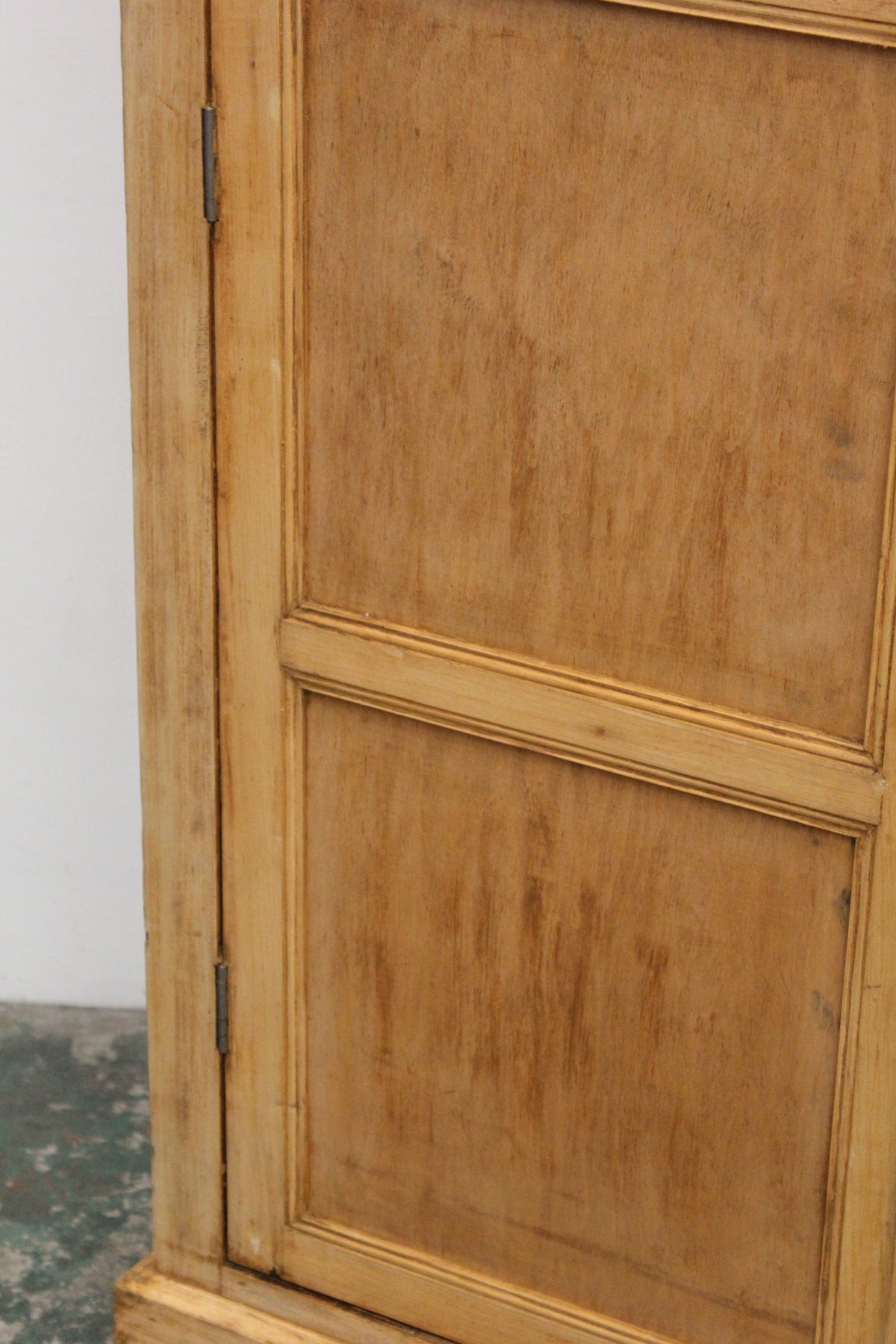 #1213 glass cabinet