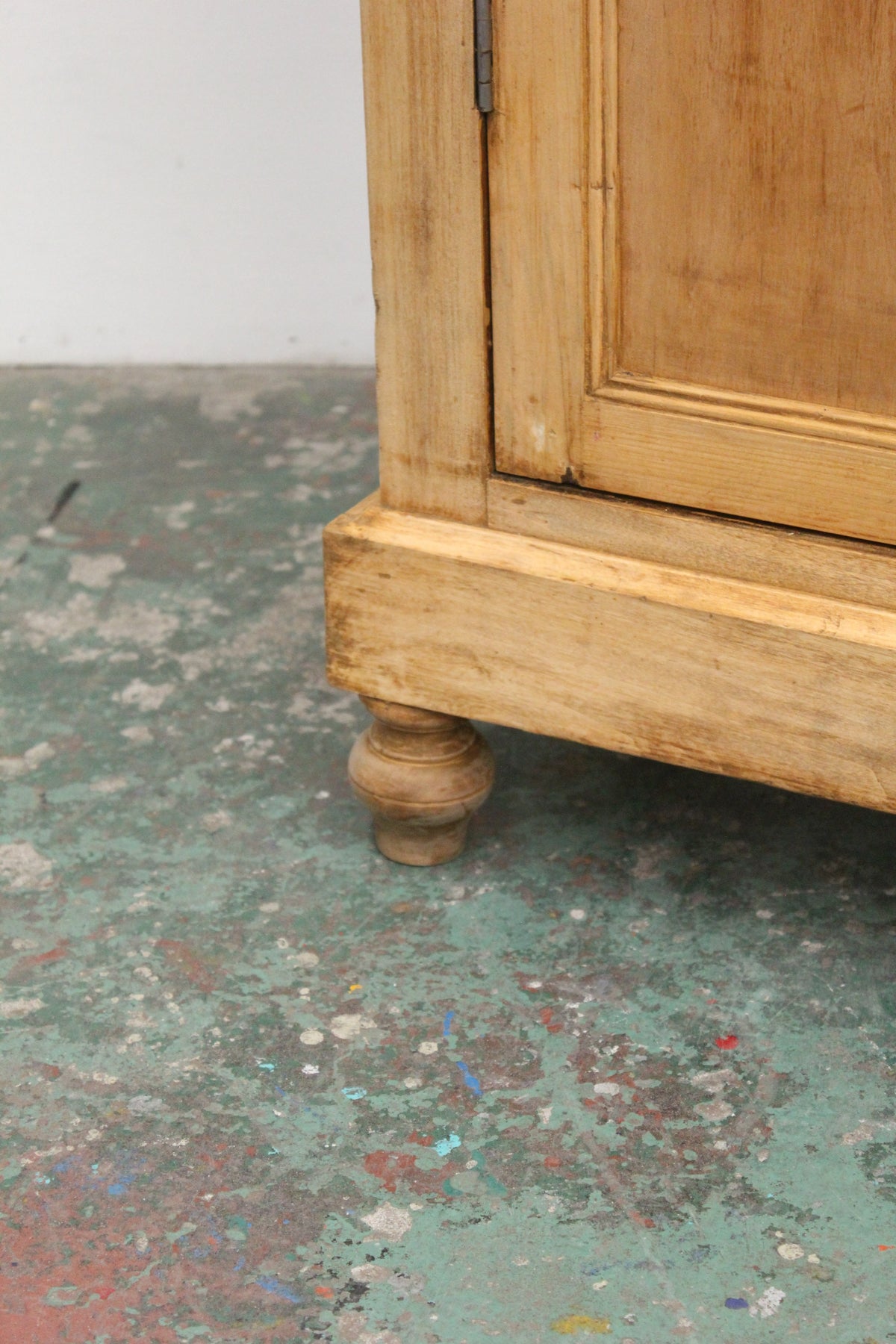 #1213 glass cabinet