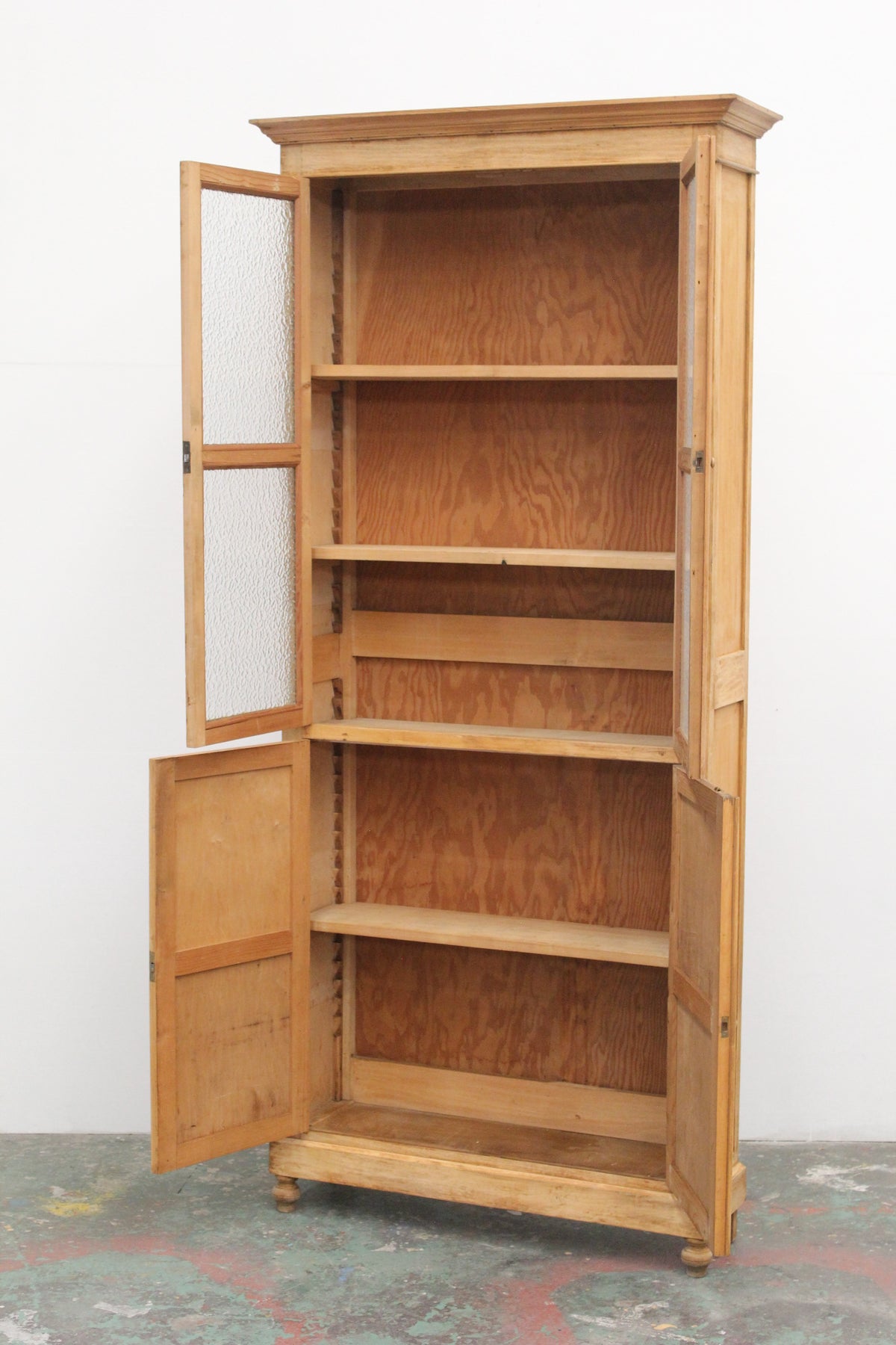 #1213 glass cabinet
