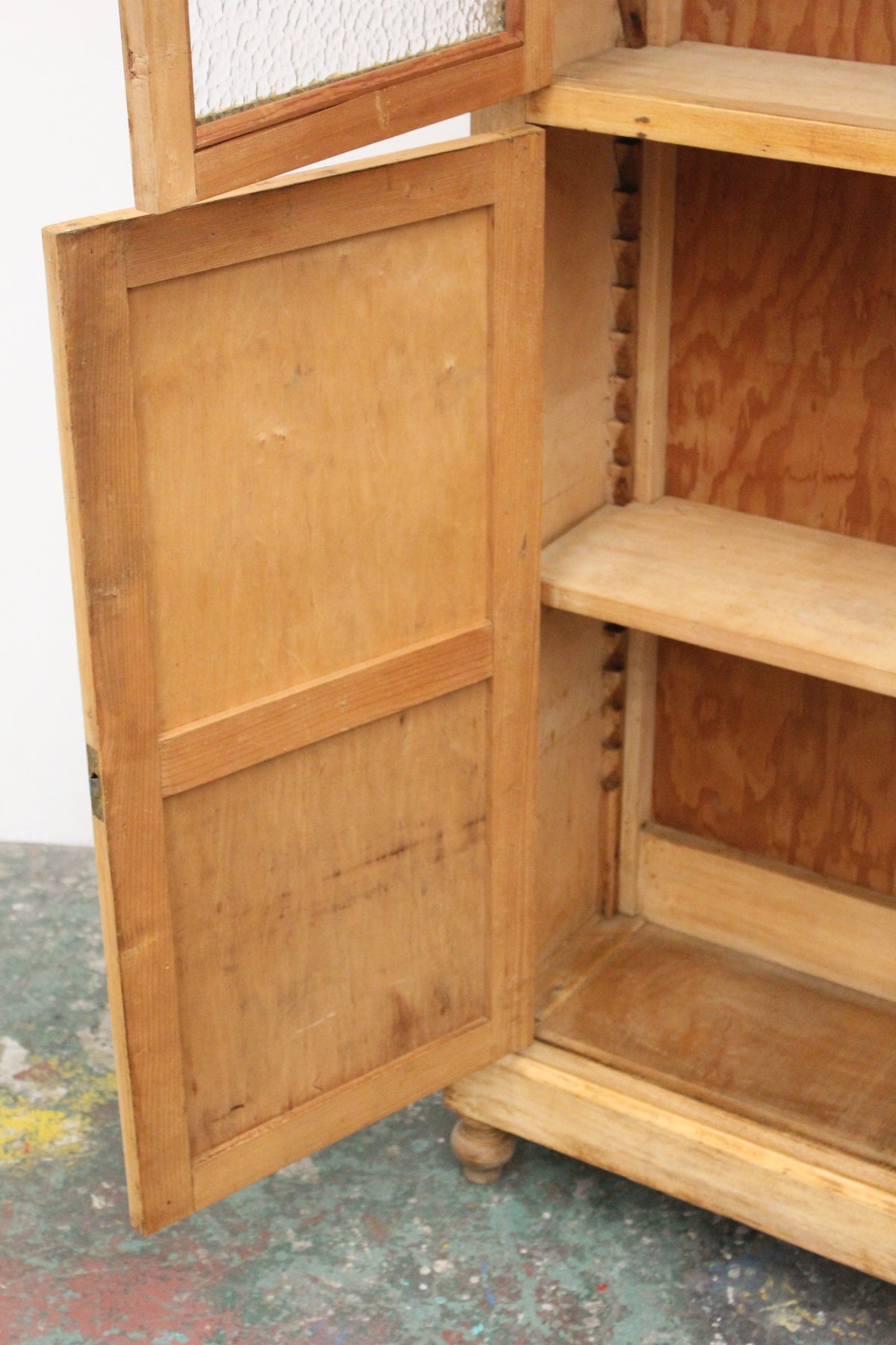#1213 glass cabinet