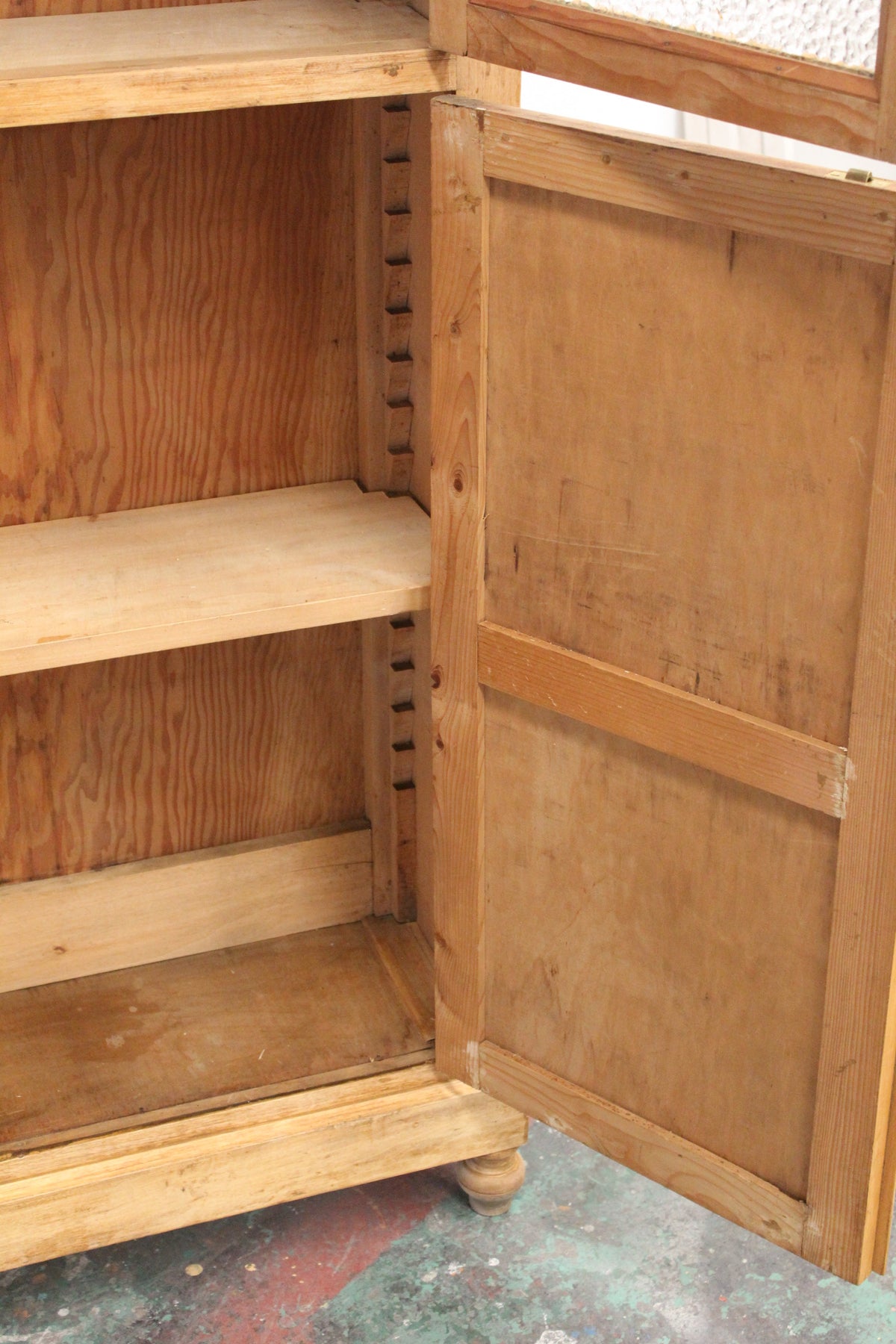 #1213 glass cabinet