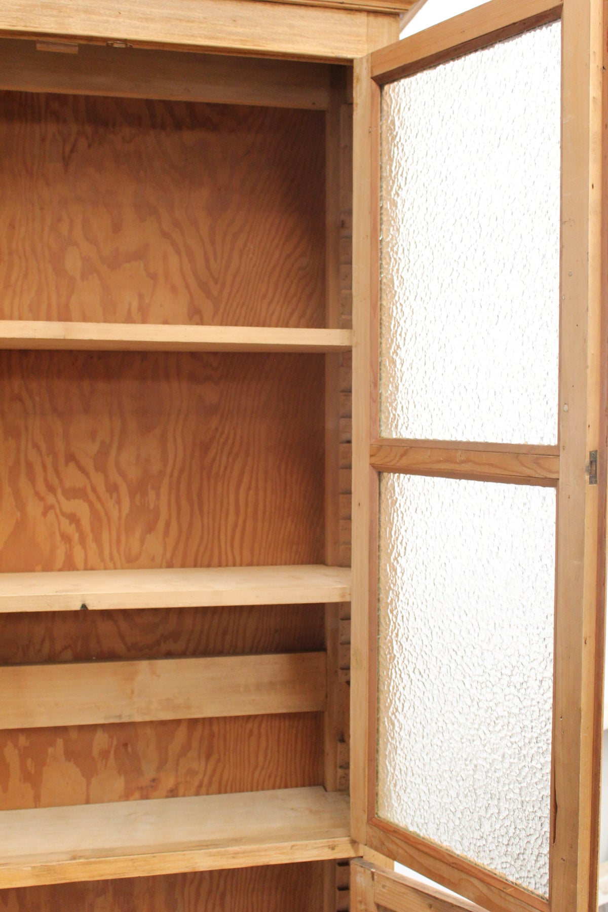 #1213 glass cabinet