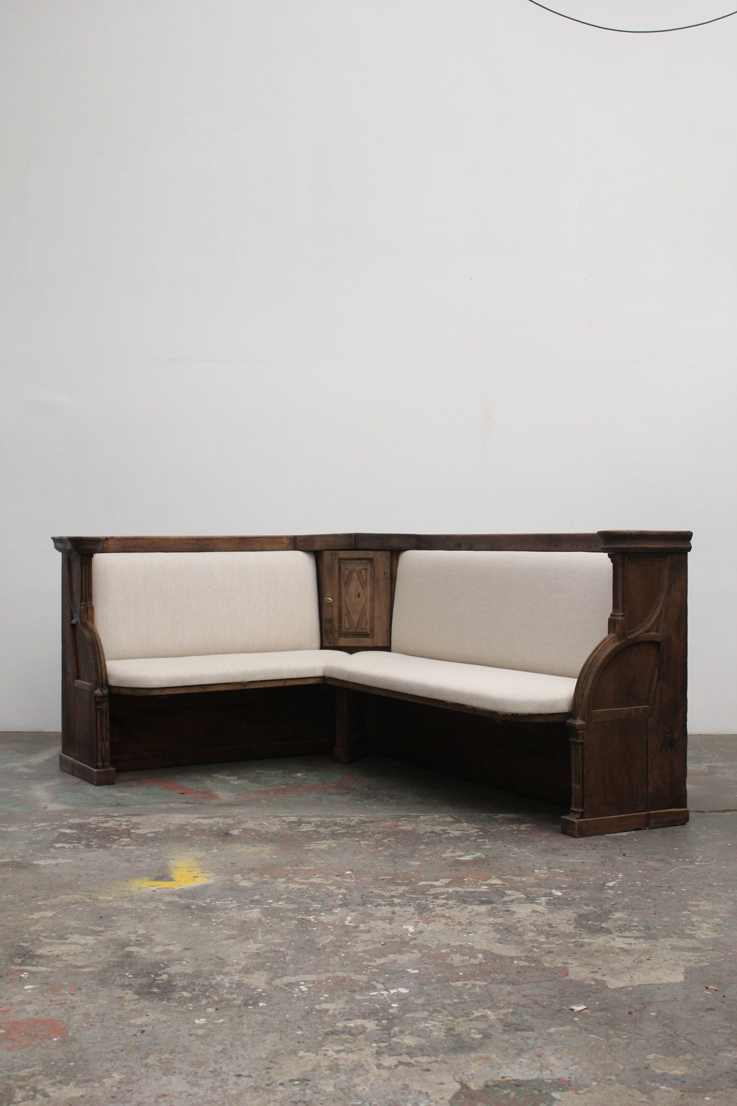 #1030 corner bench