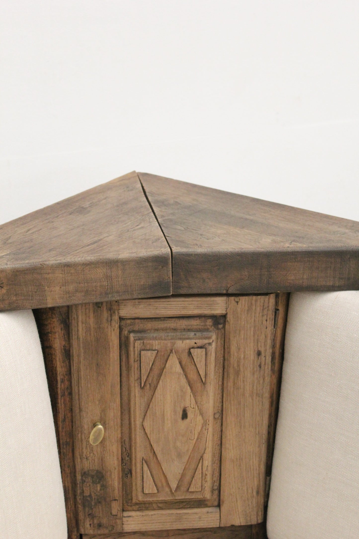 #1030 corner bench