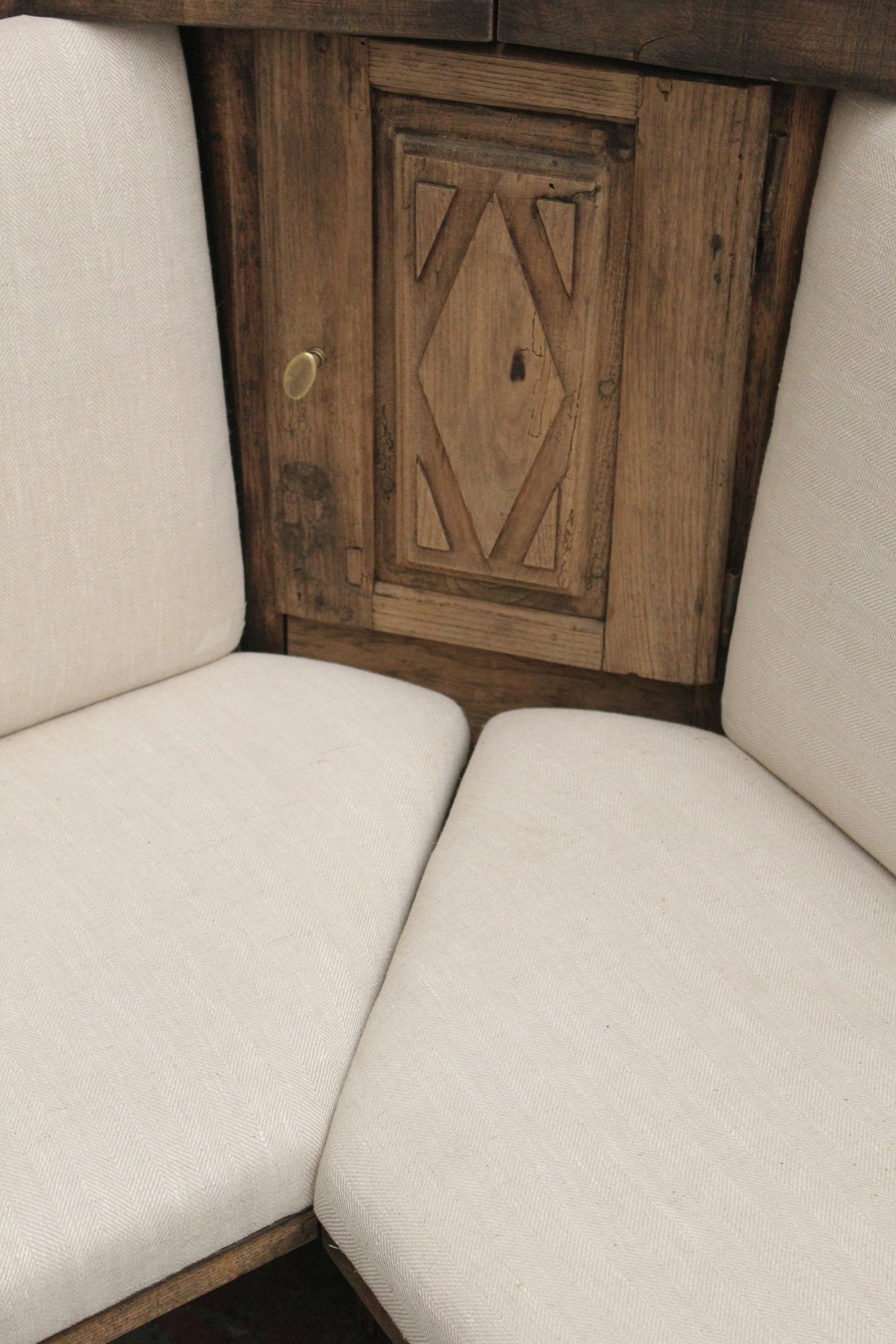 #1030 corner bench