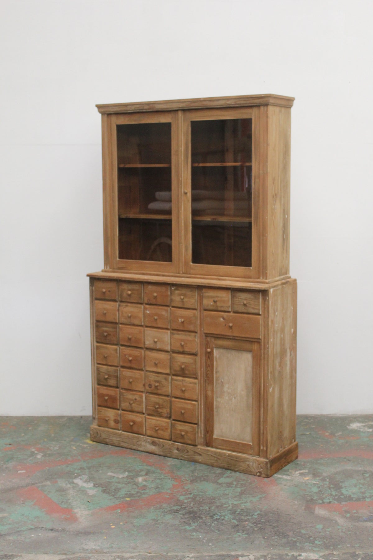 #1001 cabinet