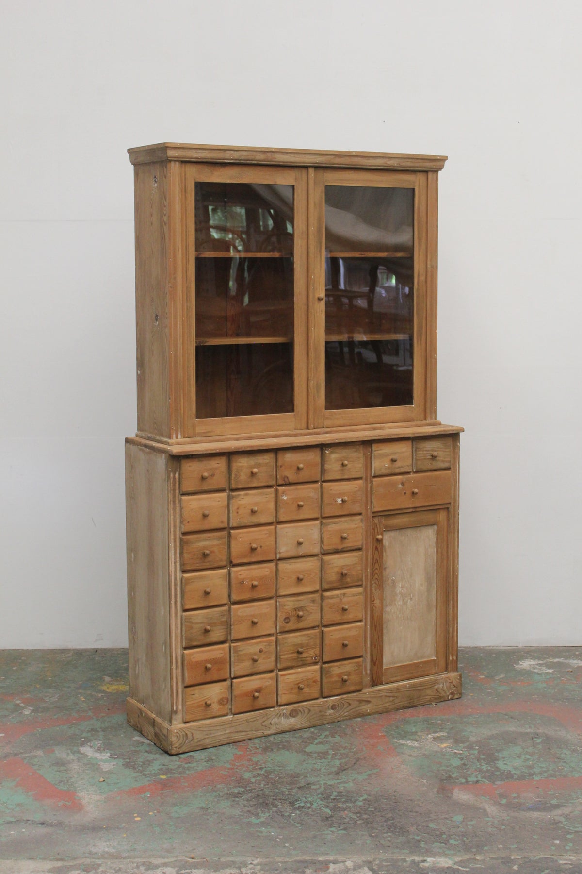#1001 cabinet