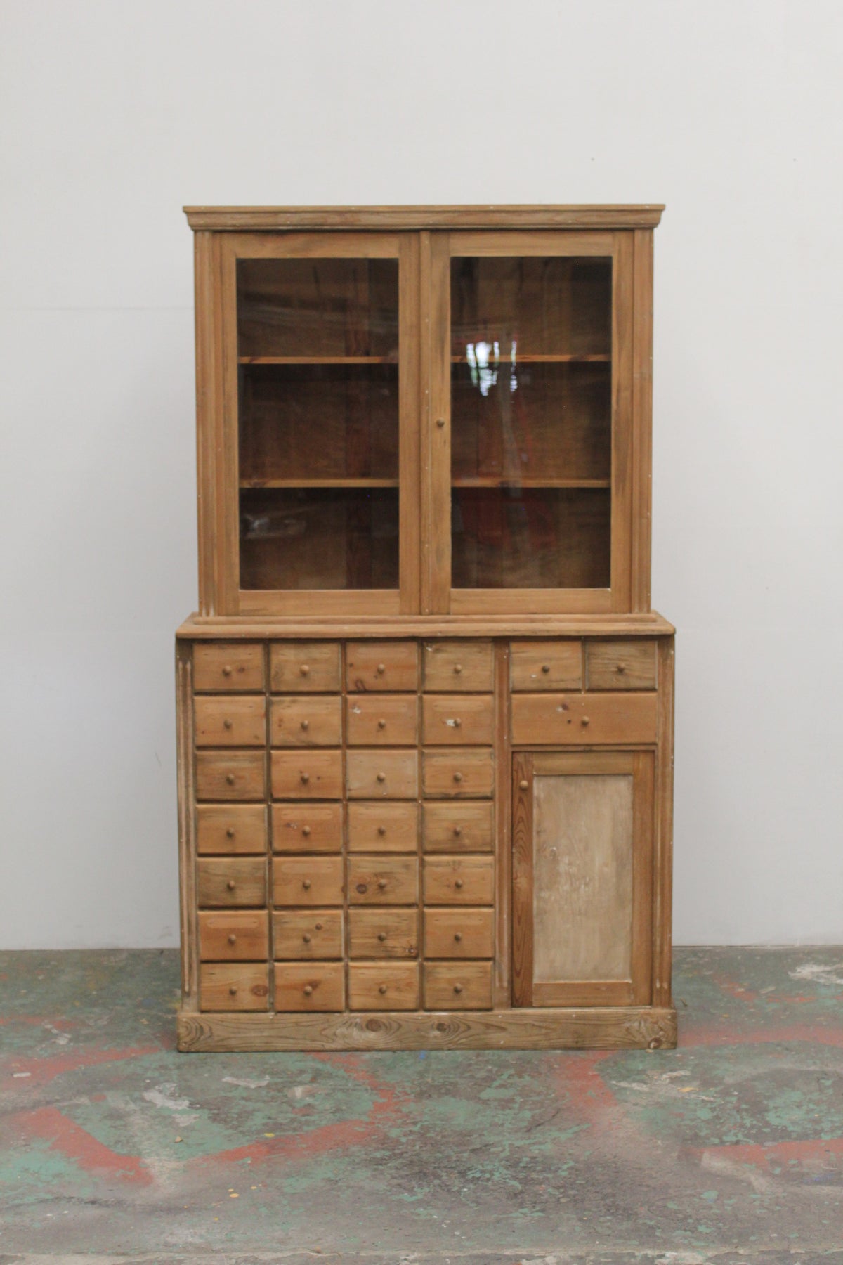 #1001 cabinet